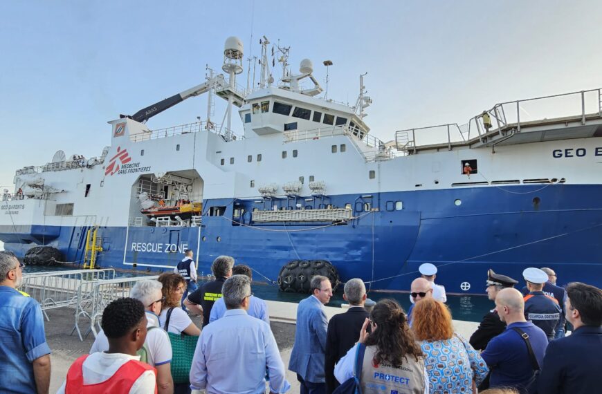 Nuovo sbarco di migranti al porto di Salerno
